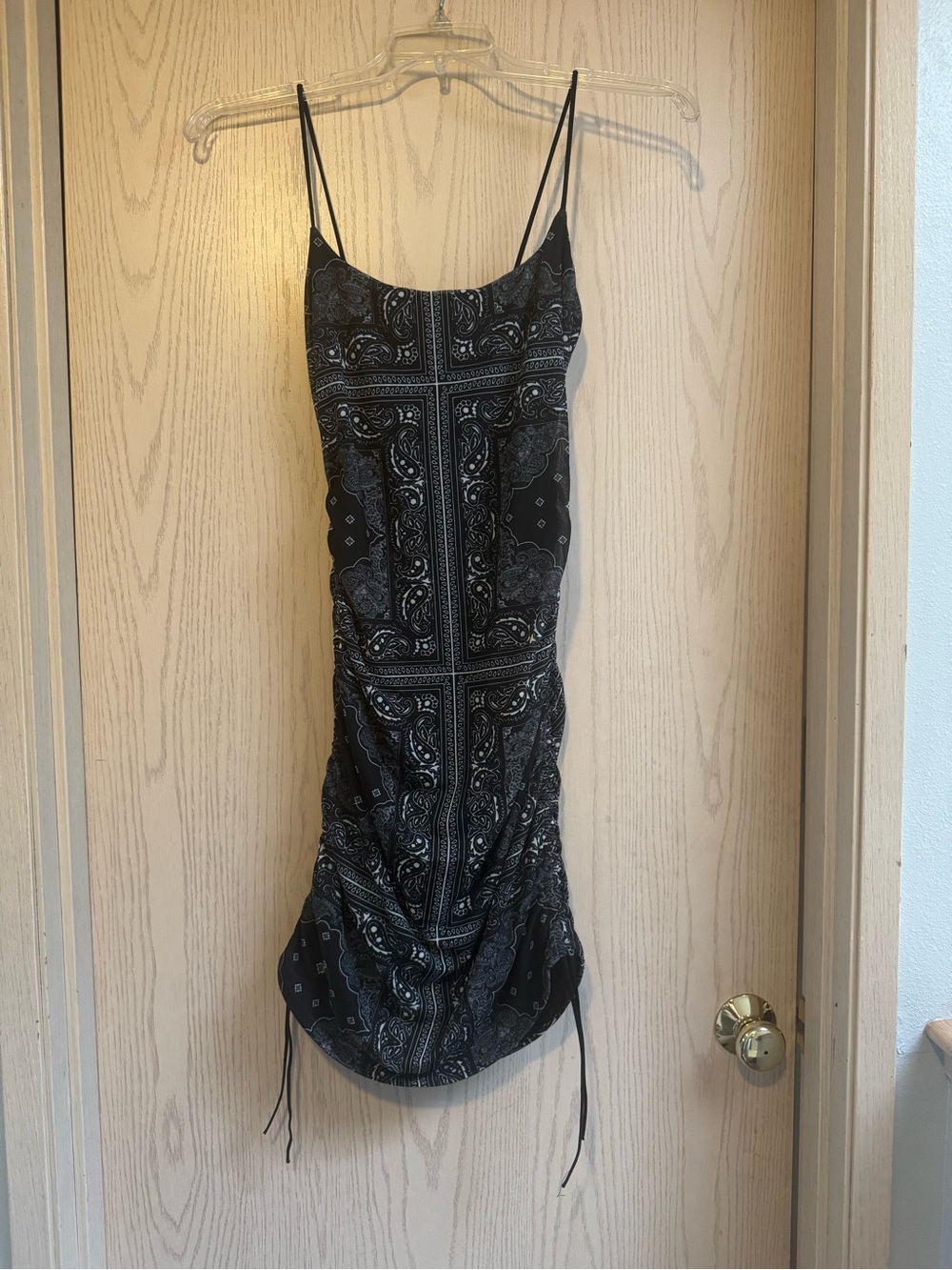 PrettyLittleThing Bandana Print Ruched Mini Dress Black & White US Size 8